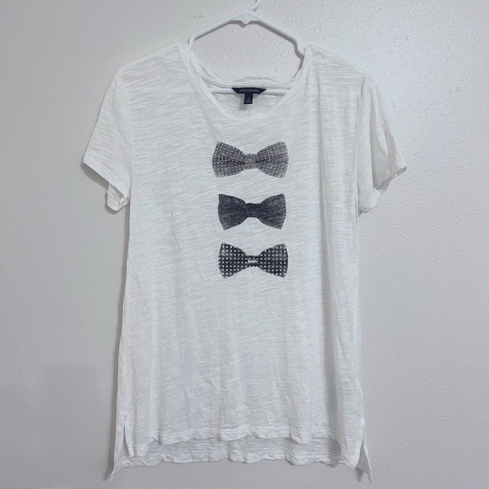 Banana Republic White Bow-Print Crew-neck T-shirt